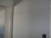 стены из гипсокартона в спальне